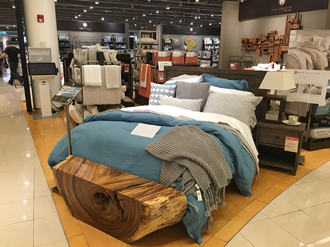 macys 650x488 2 chute