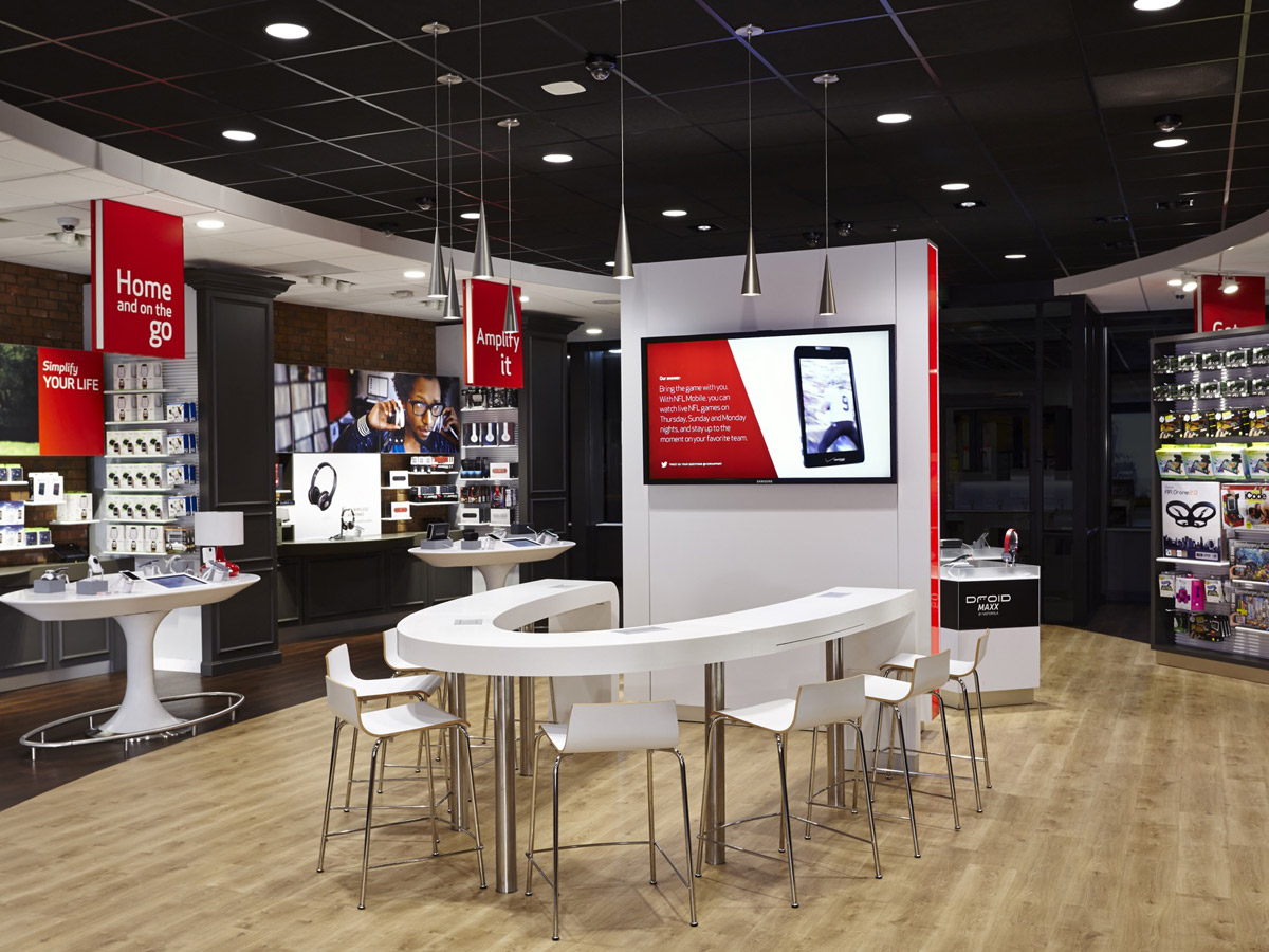 Verizon Smart Store - work station